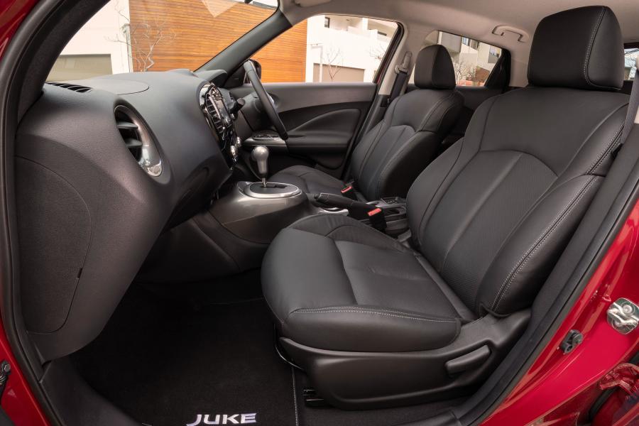 Интерьер Nissan Juke Ti-S 2018 года  (AU) (фото 4 из 18)